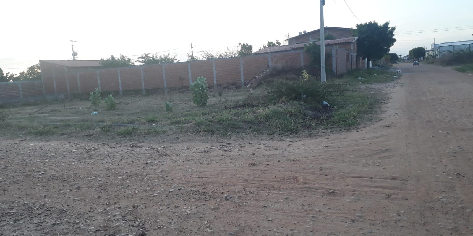 Lote de esquina á venda no Loteamento Oliveira e Irmãos