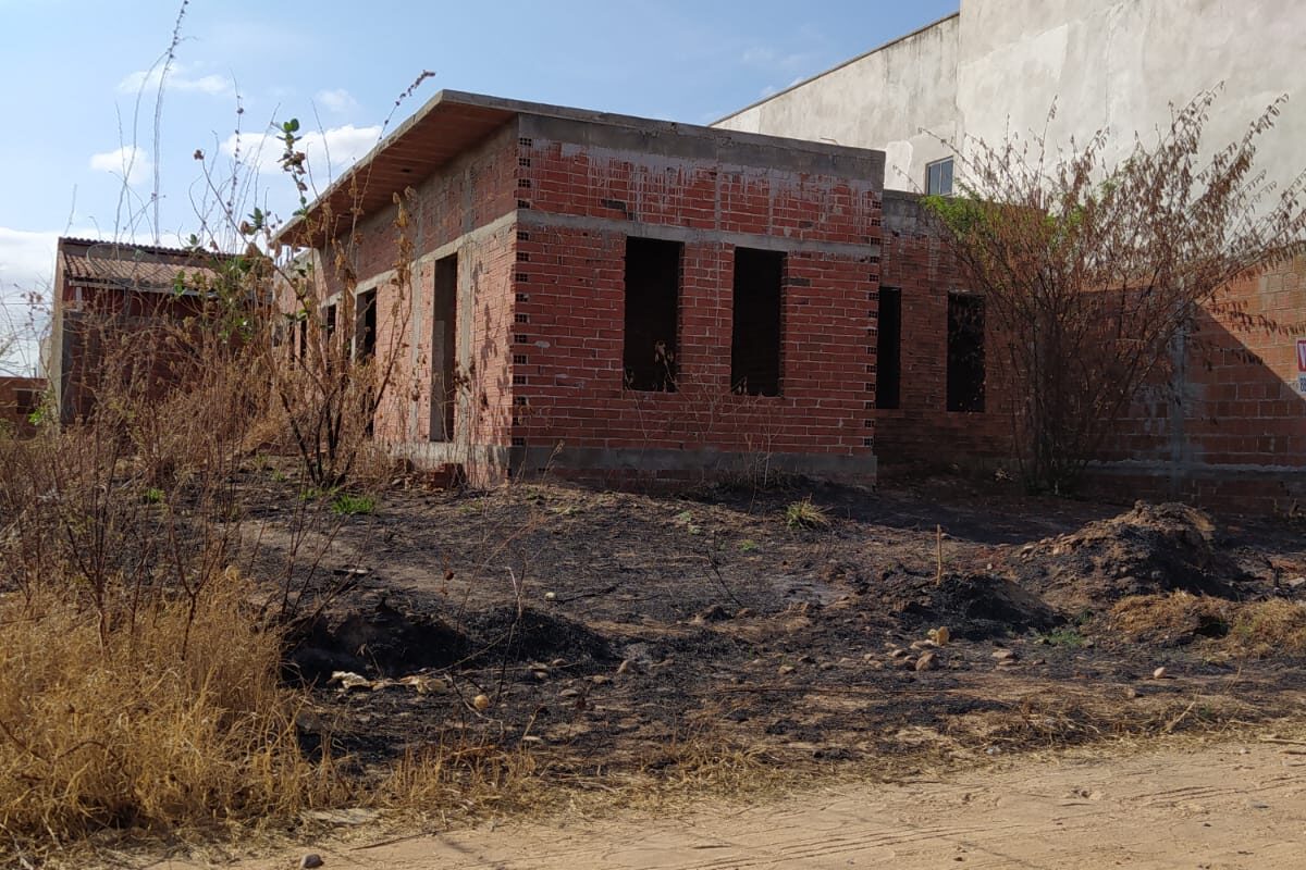 Terreno e construção em andamento à venda no bairro Bom Nome